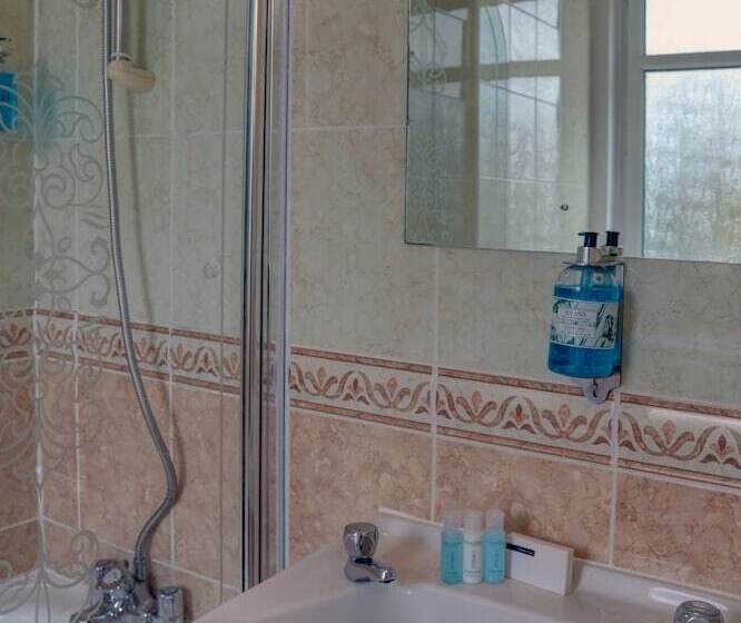 בית מלון כפרי Best Western Queens