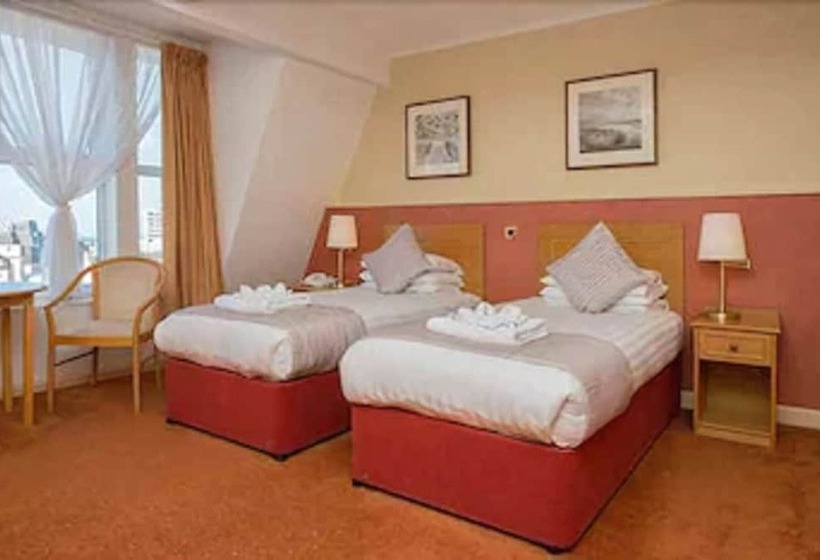 ホテル The Royal Beach