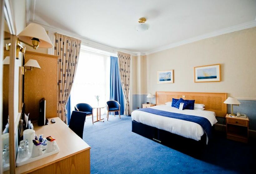 ホテル The Royal Beach