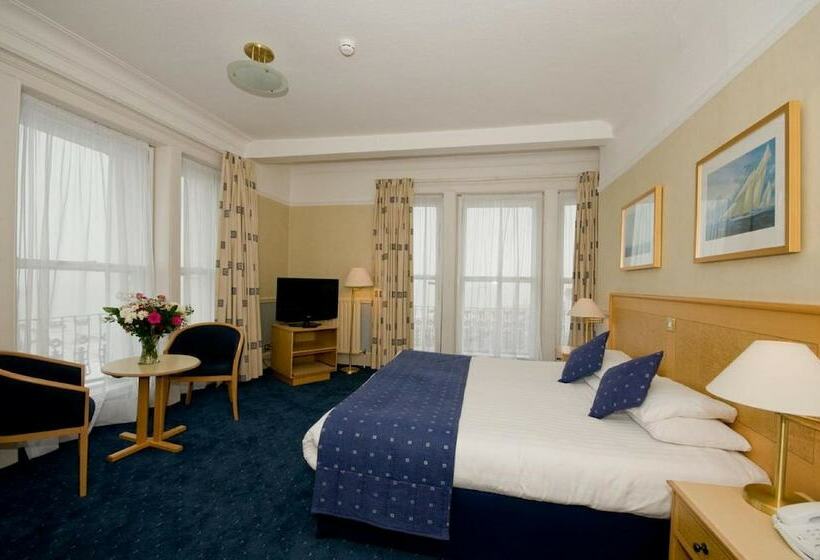 ホテル The Royal Beach