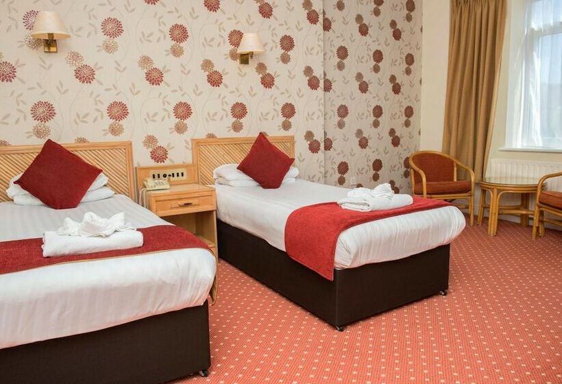 ホテル The Royal Beach