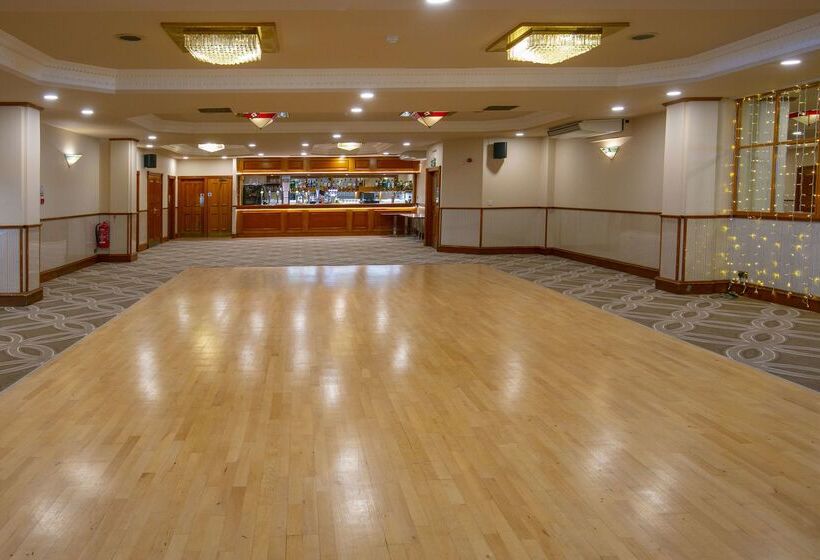 בית מלון כפרי Best Western Woodlands