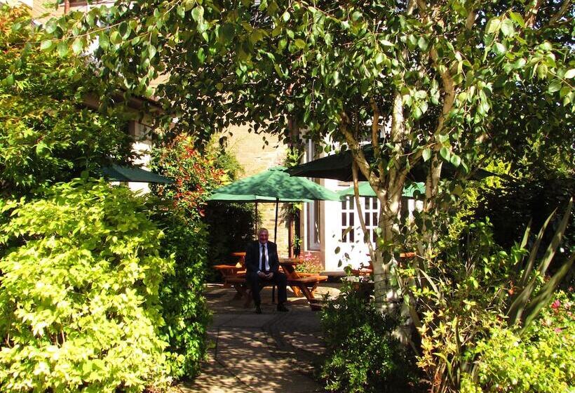 בית מלון כפרי Best Western Woodlands