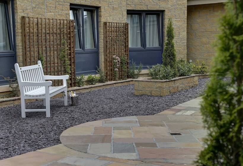 בית מלון כפרי Best Western Woodlands