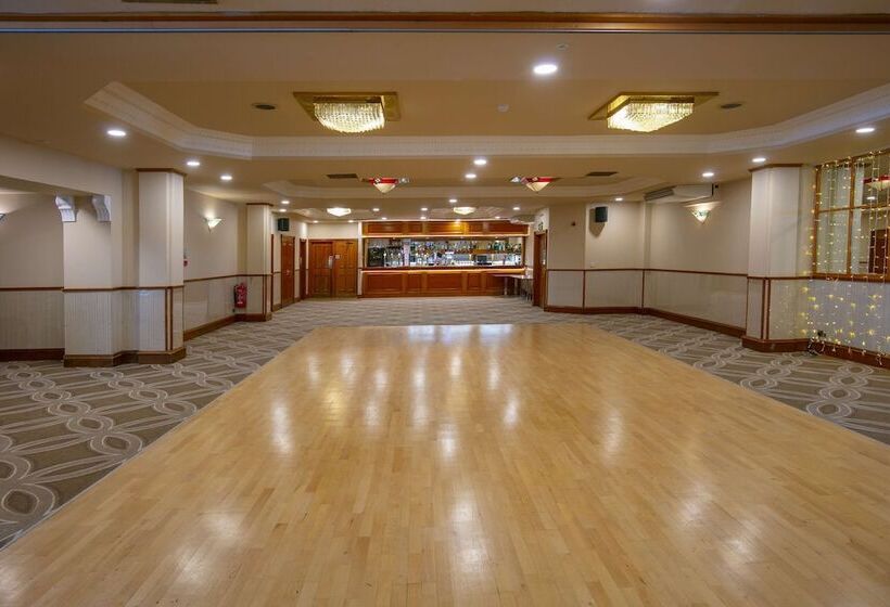 בית מלון כפרי Best Western Woodlands