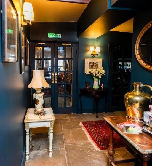 בית מלון כפרי The George Inn