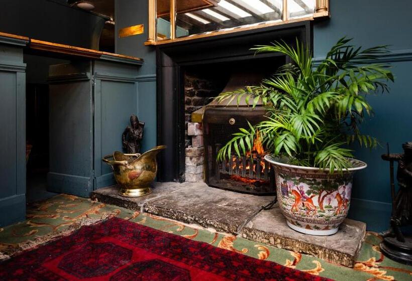 בית מלון כפרי The George Inn