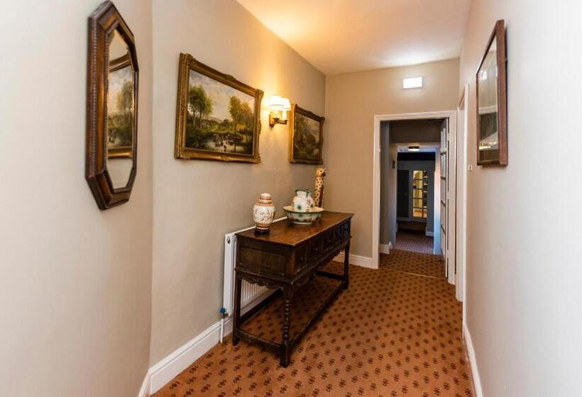 בית מלון כפרי The George Inn