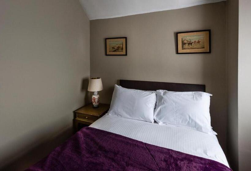 בית מלון כפרי The George Inn