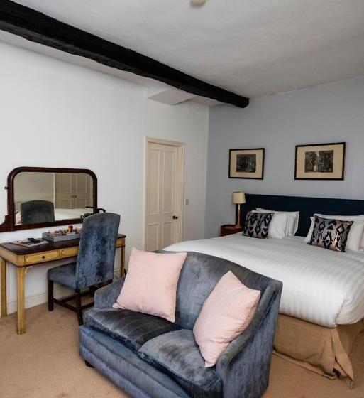 בית מלון כפרי The George Inn