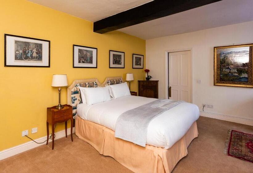 בית מלון כפרי The George Inn