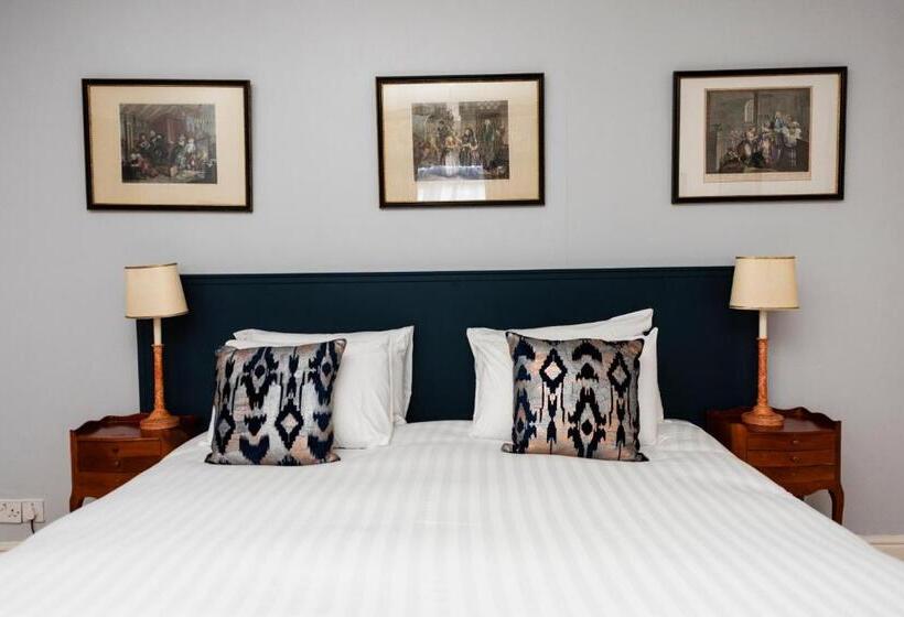 בית מלון כפרי The George Inn