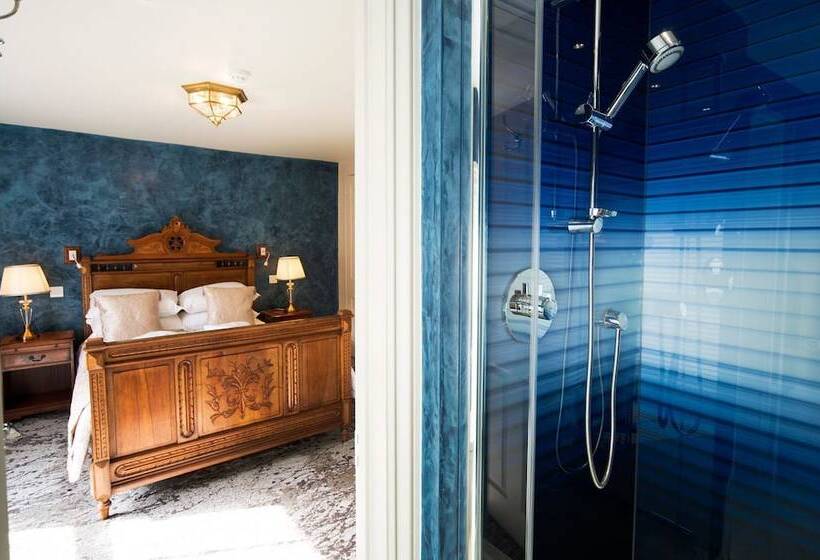 Отель East Walls