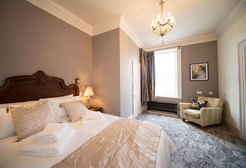 Отель East Walls