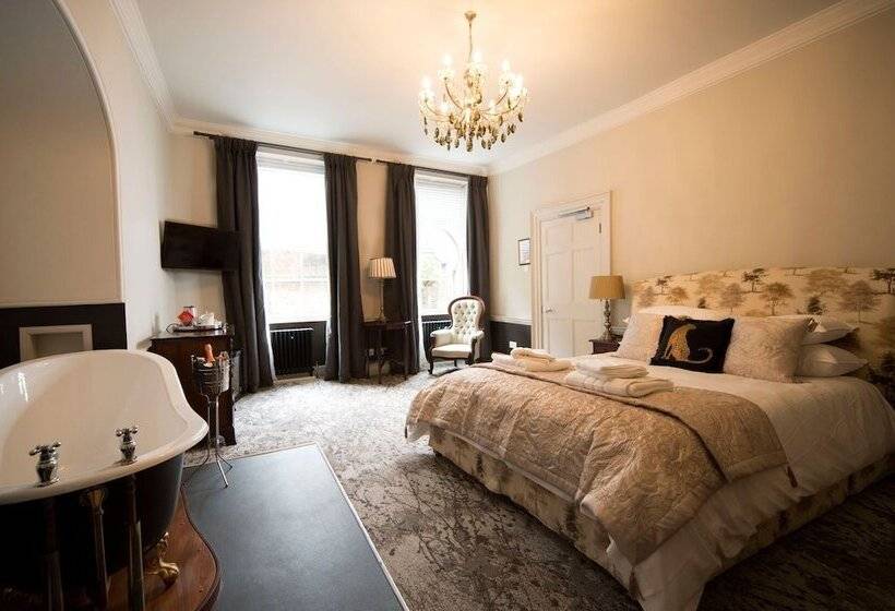 Отель East Walls