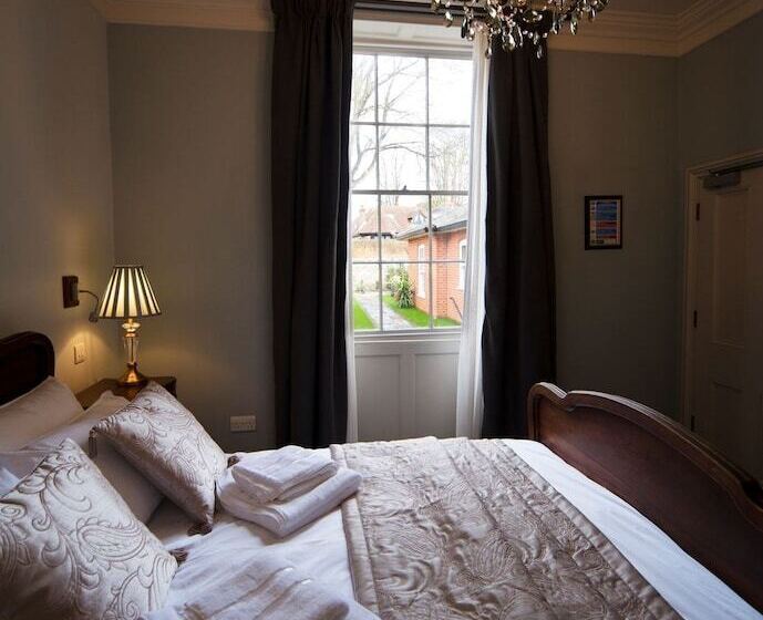 Отель East Walls