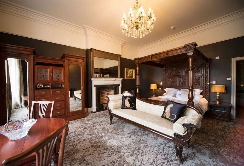 Отель East Walls