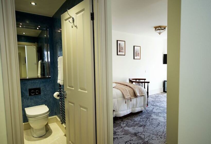 Отель East Walls