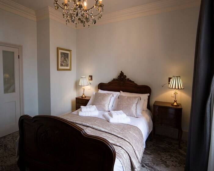 Отель East Walls