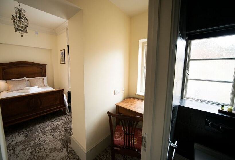 Отель East Walls