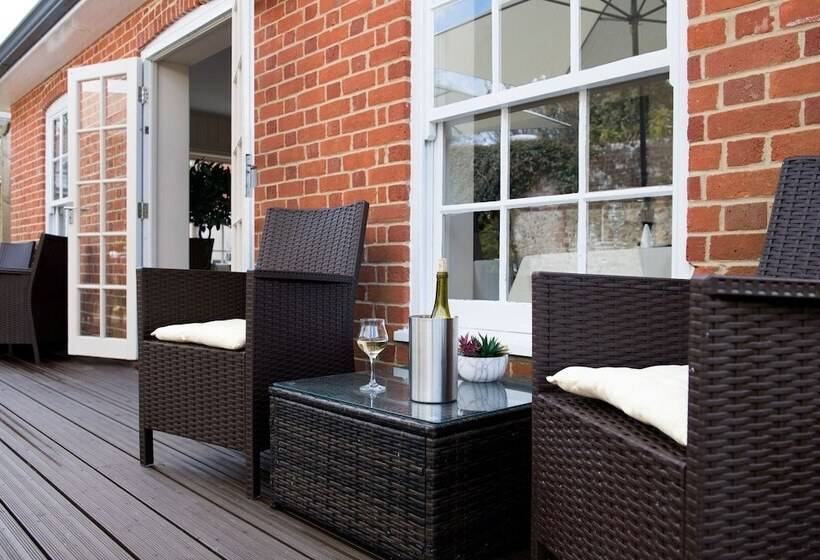 Отель East Walls