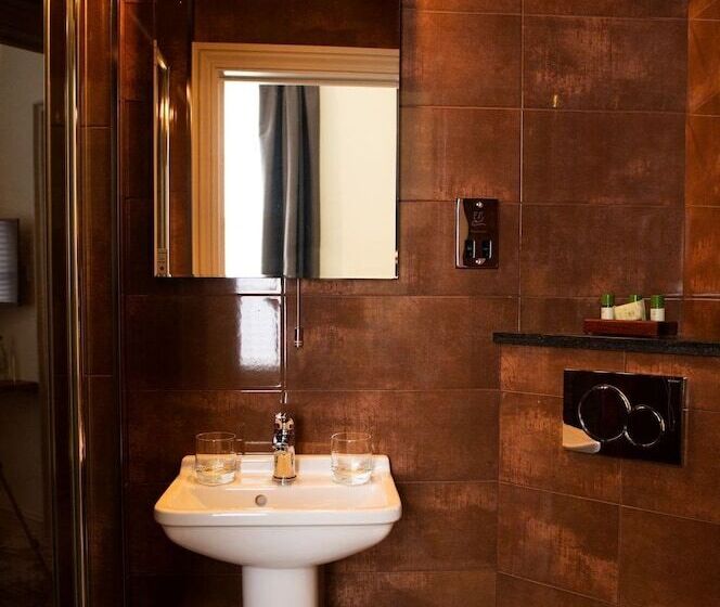 Отель East Walls