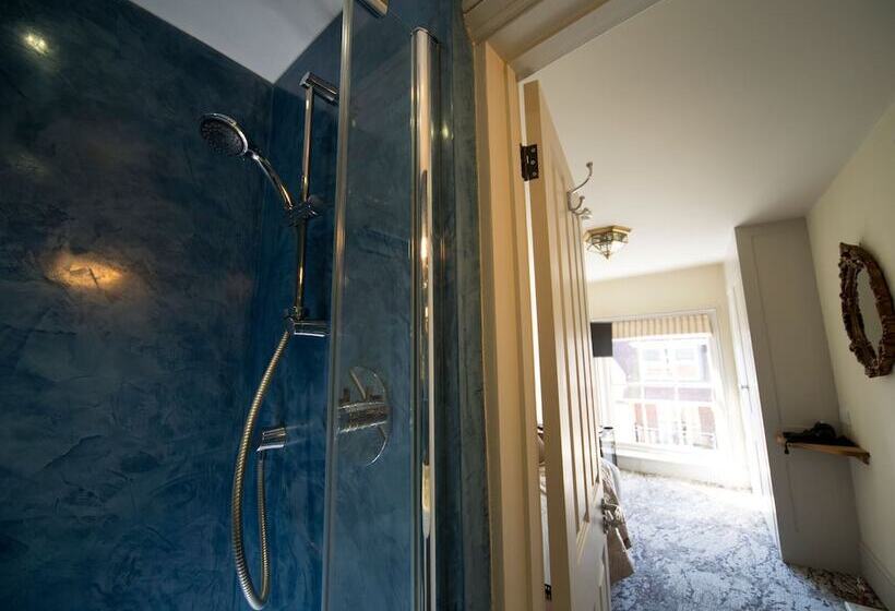 Отель East Walls