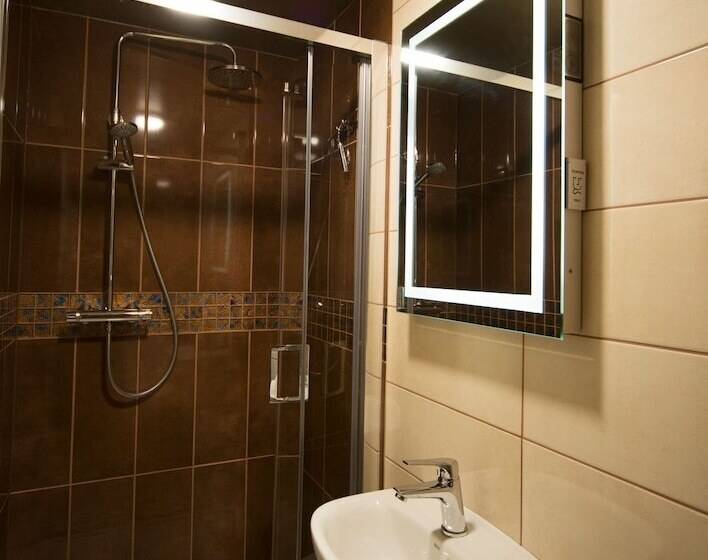 Отель East Walls