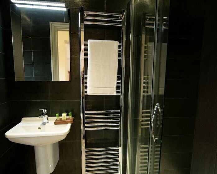 Отель East Walls