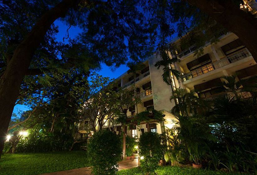 בית מלון כפרי Embassy Place