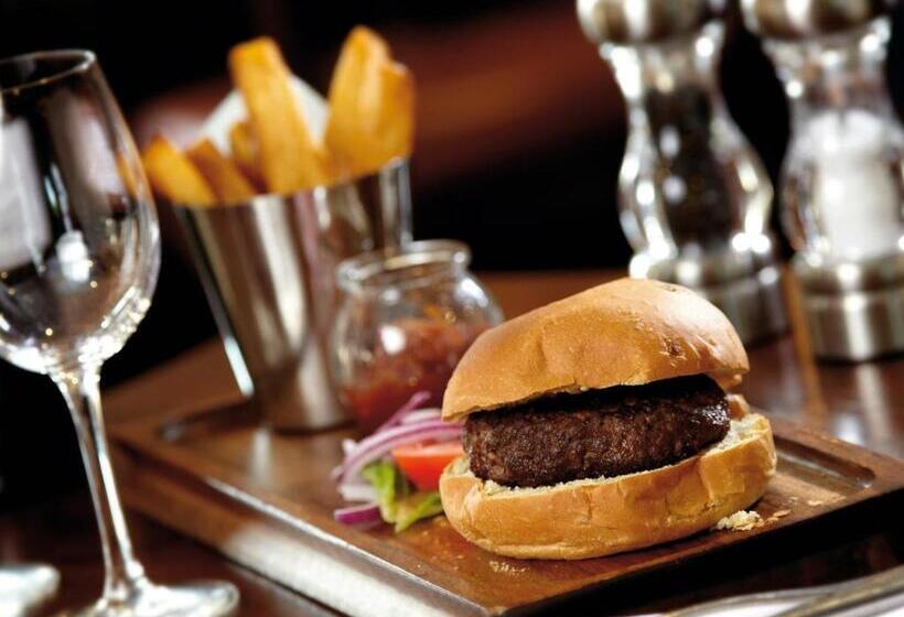 فندق Macdonald Tickled Trout