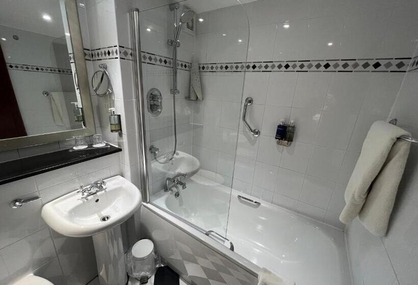 فندق Macdonald Tickled Trout