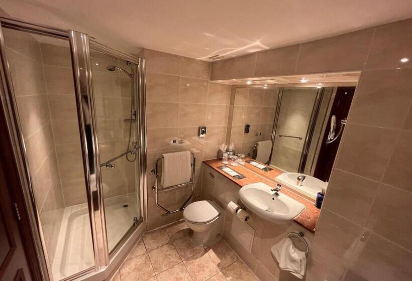 فندق Macdonald Tickled Trout