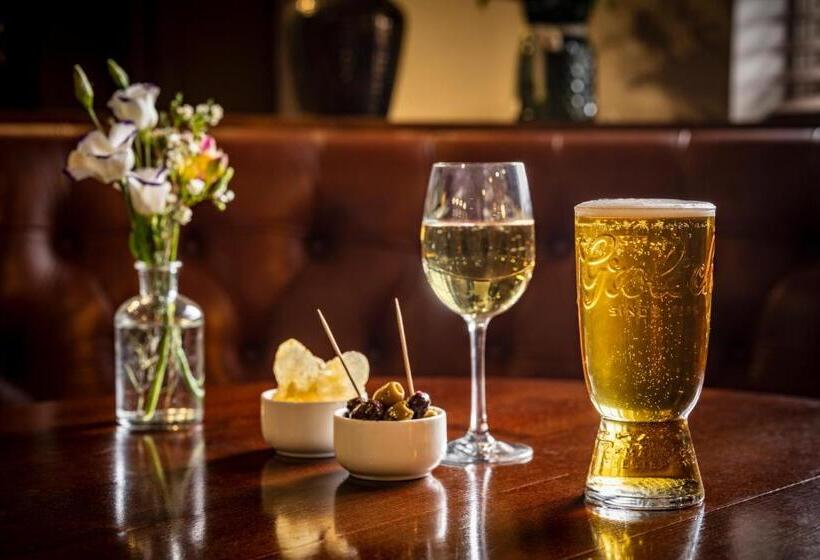 فندق Macdonald Tickled Trout