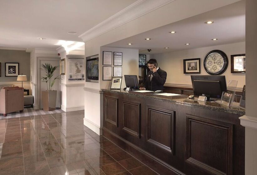 فندق Macdonald Tickled Trout