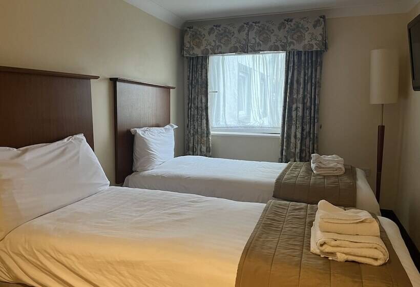 فندق Macdonald Tickled Trout