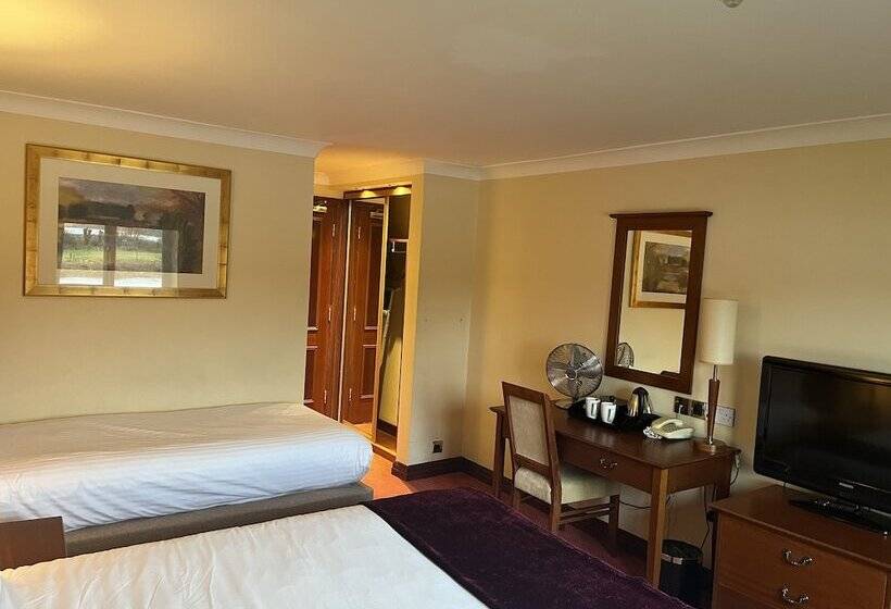 فندق Macdonald Tickled Trout