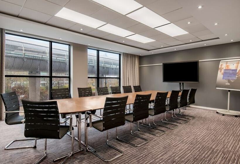 Отель Radisson Blu Manchester Airport