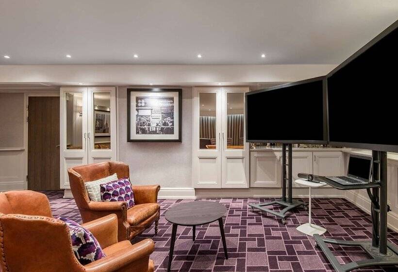 Отель Radisson Blu Manchester Airport