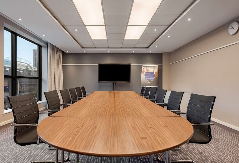 Отель Radisson Blu Manchester Airport