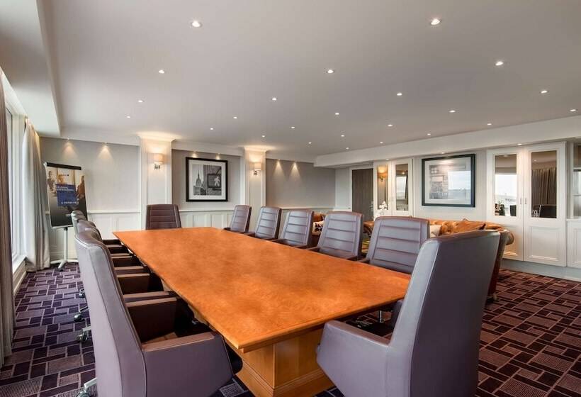 Отель Radisson Blu Manchester Airport