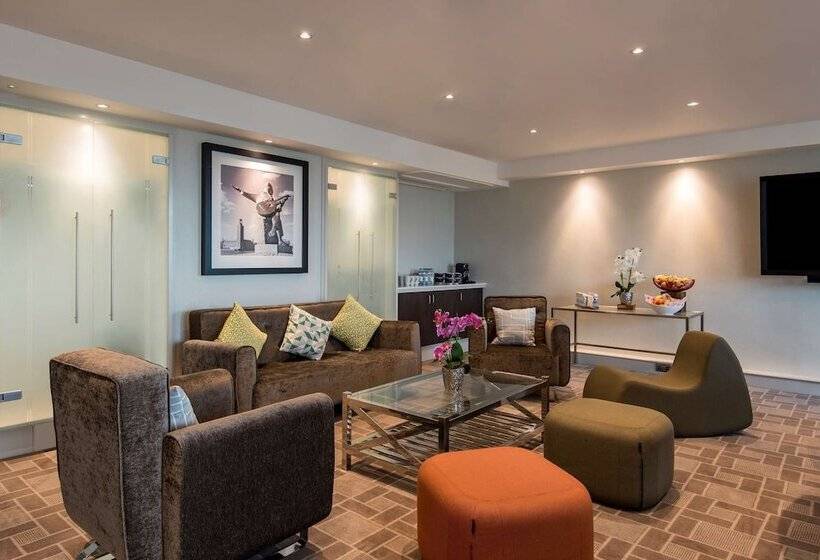 Отель Radisson Blu Manchester Airport