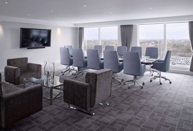 Отель Radisson Blu Manchester Airport