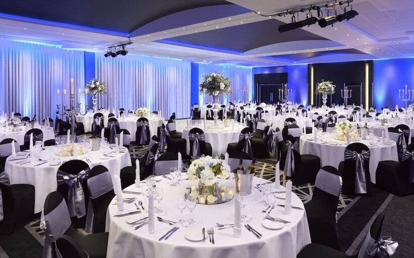 Отель Radisson Blu Manchester Airport