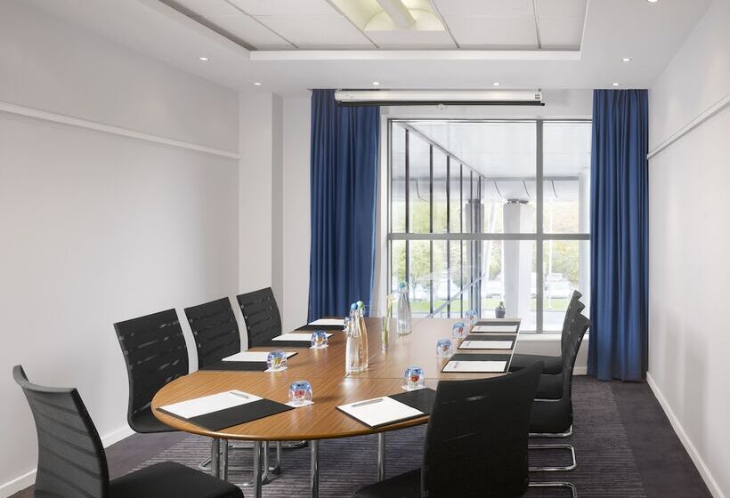 Отель Radisson Blu Manchester Airport