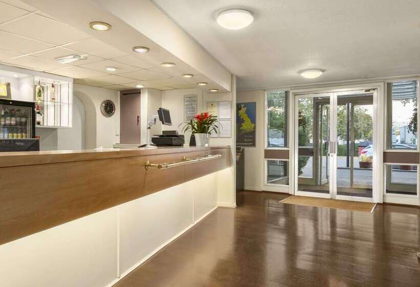 Отель Ramada Chorley South