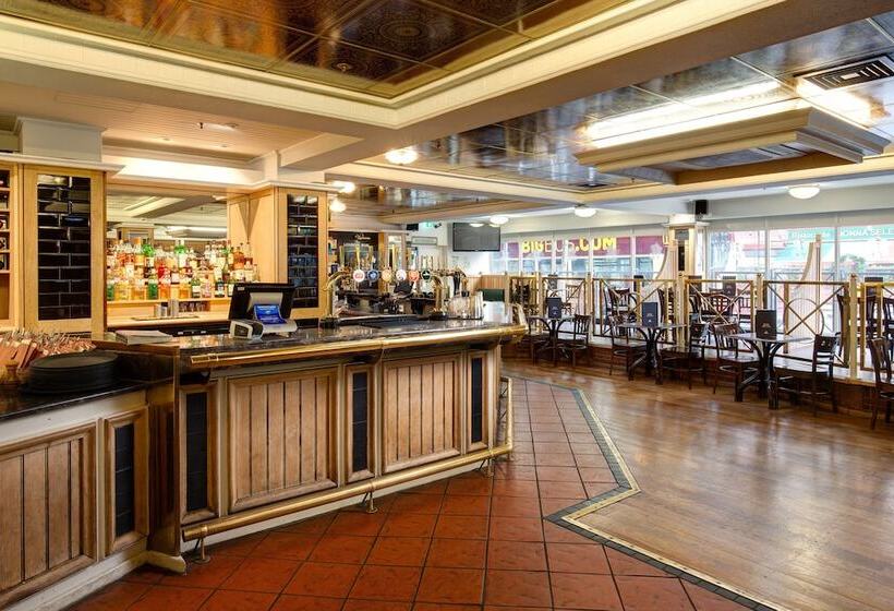 בית מלון כפרי Royal National