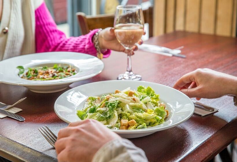 בית מלון כפרי Royal National