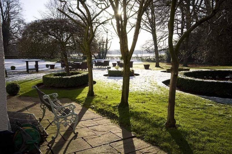 Отель Statham Lodge