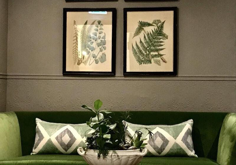 Отель Statham Lodge